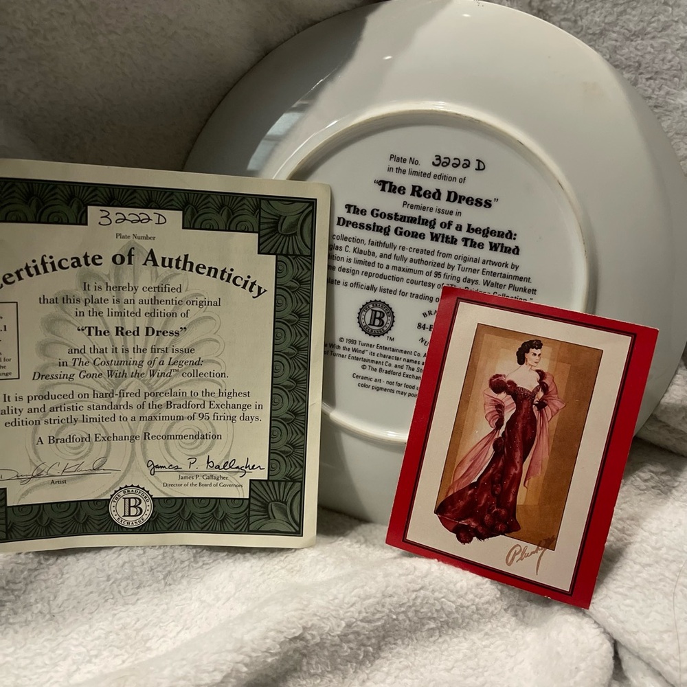 The Bradford Exchange Elegant Red Dress Scarlett plate - Picture 3 of 3
